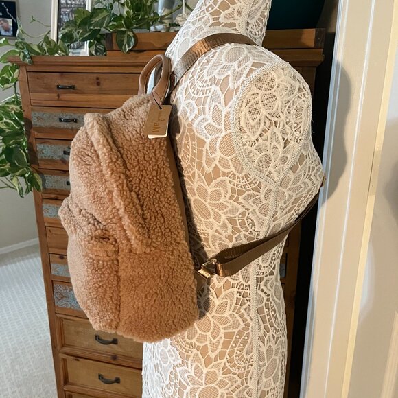 Tan Sherpa / Faux Fur / Fuzzy Backpack / Laptop Bag - NWT - Picture 6 of 9